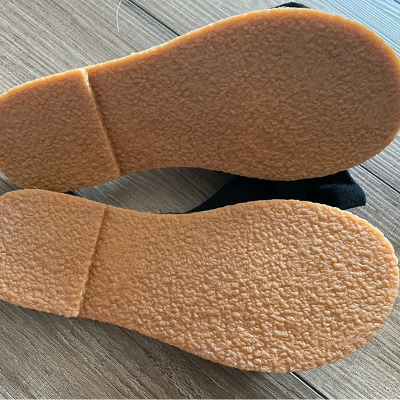 Bow Suede Sandal - Picture 4 of 5